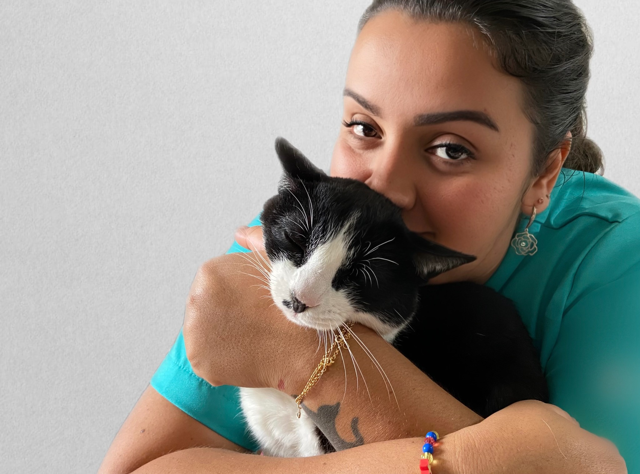 Dra. Ariani Rizzato segurando um gato